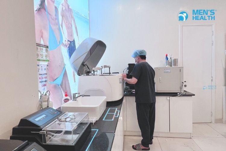 Xét nghiệm máu định kỳ giúp nam giới theo dõi tình trạng sức khỏe ở mỗi giai đoạn điều trị bệnh
