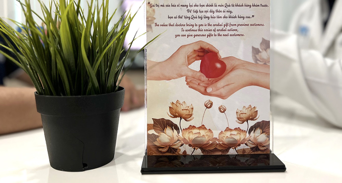 Nguyên tắc "trao tặng và phụng sự" được thể hiện ở nhiều nơi trong phòng khám. Ảnh: Men’s Health